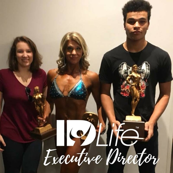 Meet your Posher, Tami Poshmark Ambassador - Picture 2 of 3